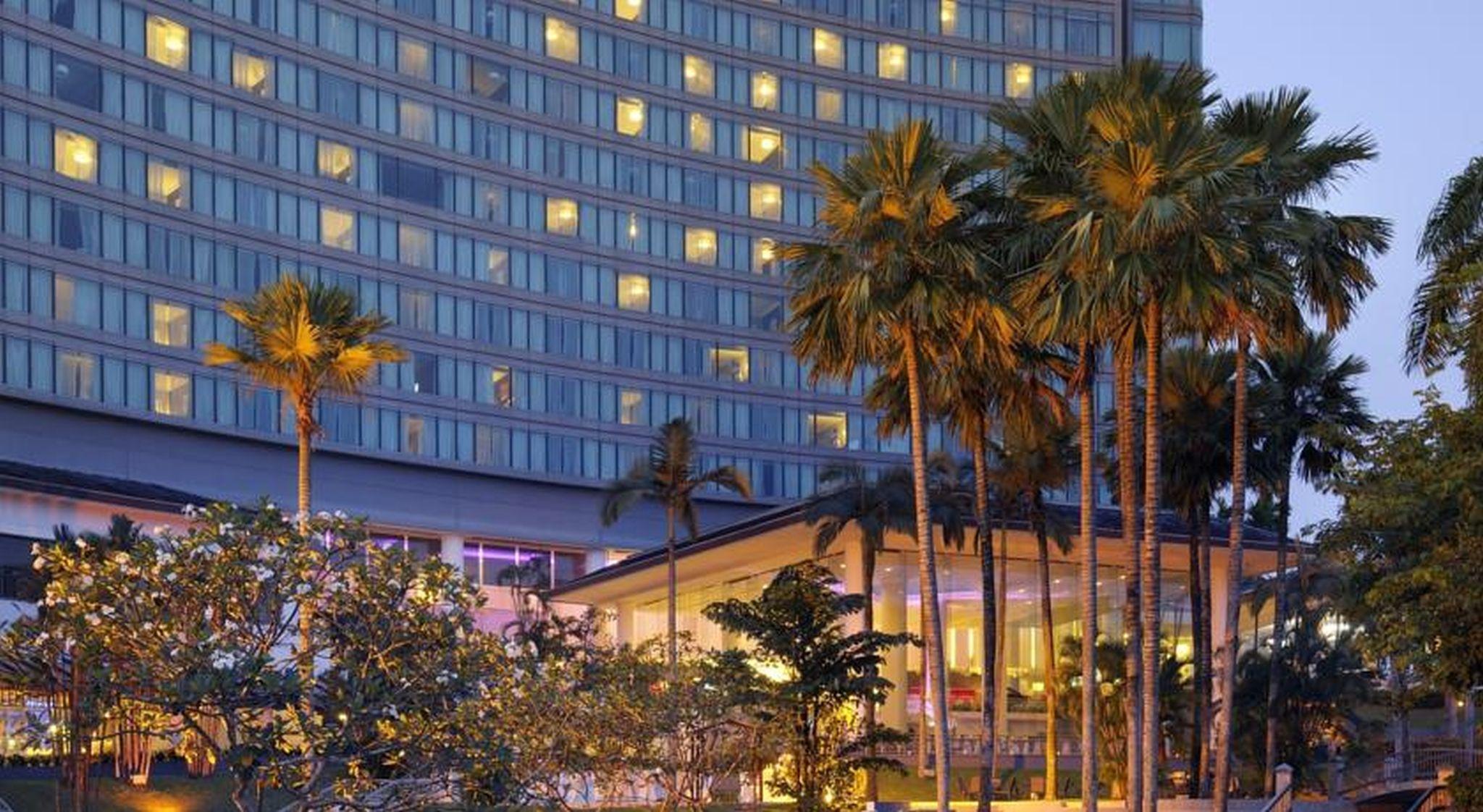 Thistle Johor Bahru Ngoại thất bức ảnh The hotel at night