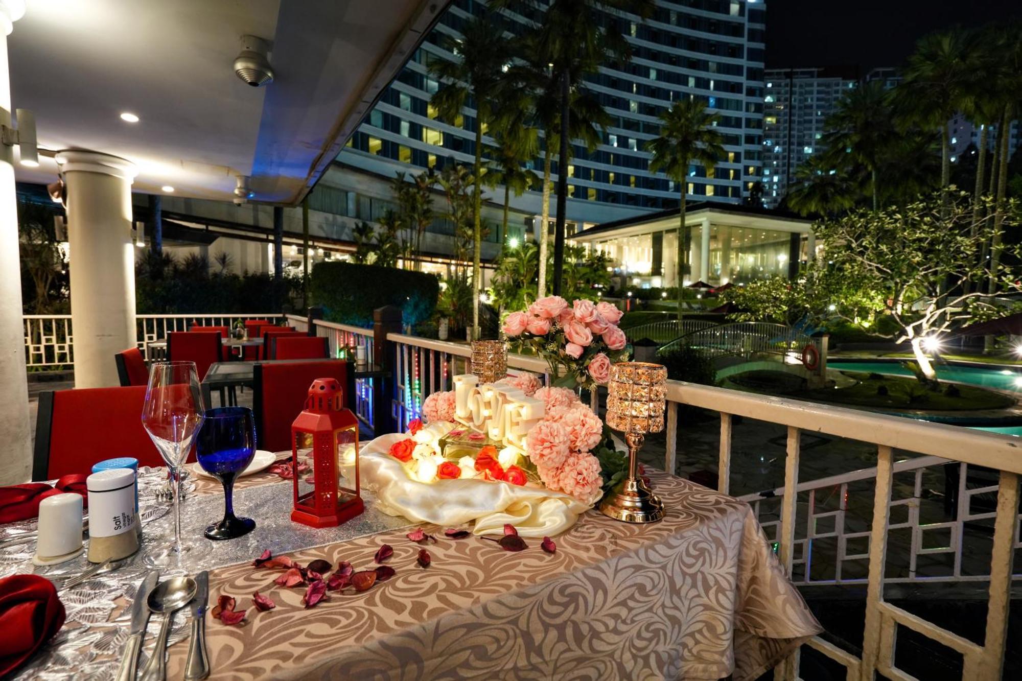 Thistle Johor Bahru Ngoại thất bức ảnh The interior of the hotel