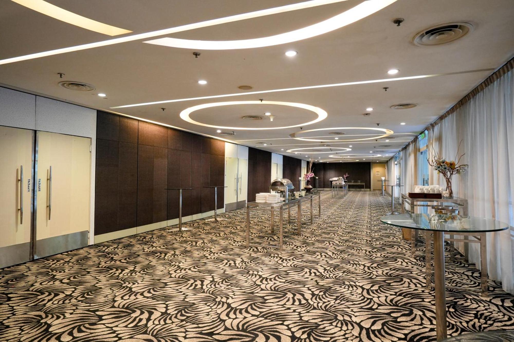 Thistle Johor Bahru Ngoại thất bức ảnh The interior of the hotel