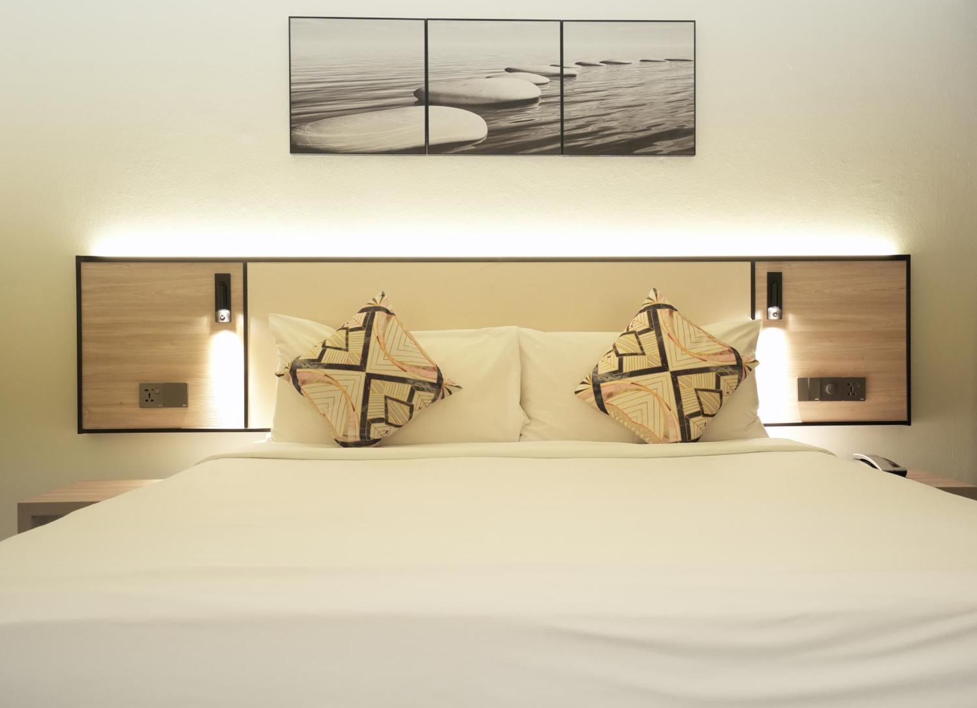 Thistle Johor Bahru Ngoại thất bức ảnh A bedroom at the hotel