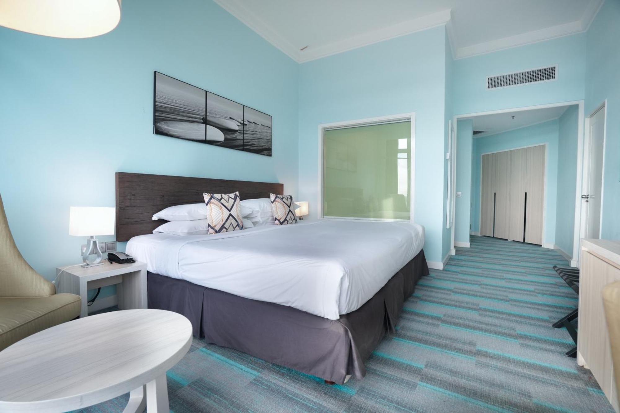 Thistle Johor Bahru Ngoại thất bức ảnh A room at the hotel