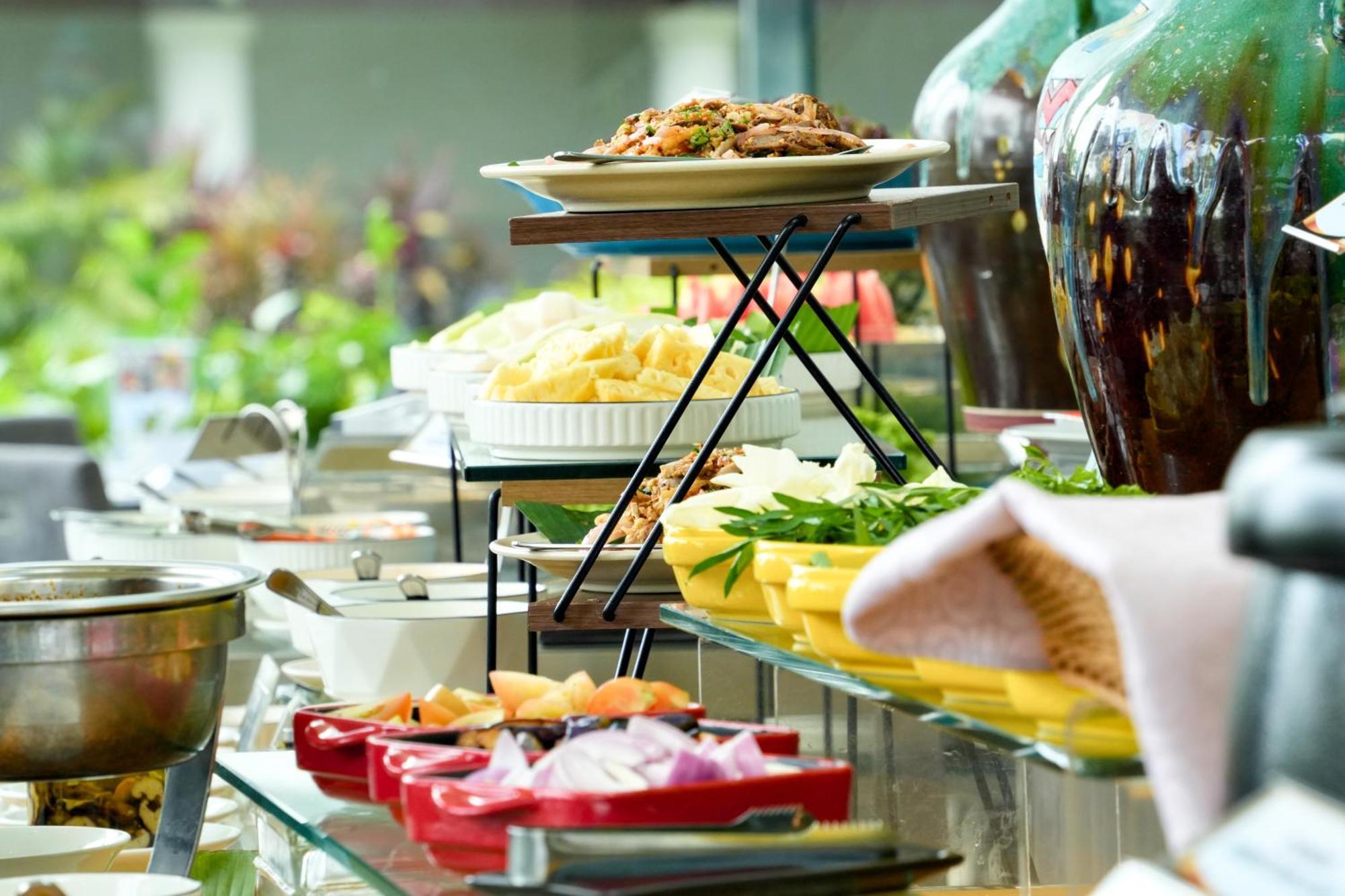Thistle Johor Bahru Ngoại thất bức ảnh A buffet
